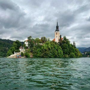 Meet your Posher, Siona